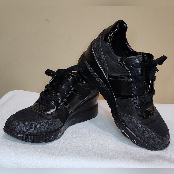 Michael Kors Logo Shoes - Picture 2 of 9